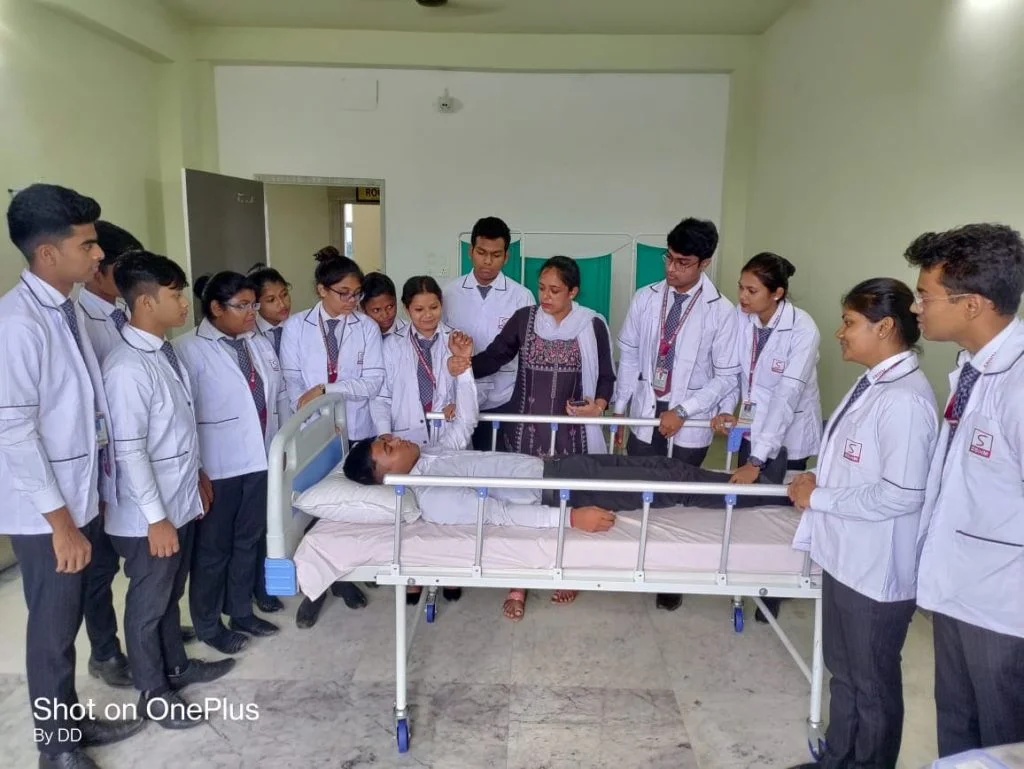 Future Career Paths for Graduates of Top Hospital Management Institutes